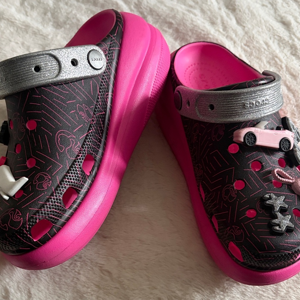 CROCS Kids Black & Hot Pink Clogs with Silver Strap and Fun Charms - Picture 2 of 4